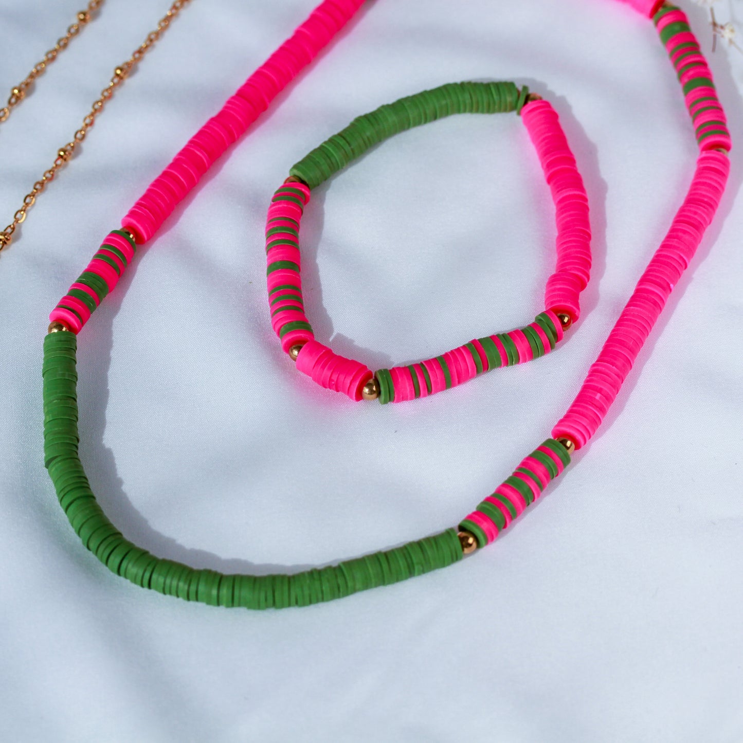 Neon Jungle Pink Pulse – Katsuki-Schmuckset in Hot Pink mit goldfarbenen Details