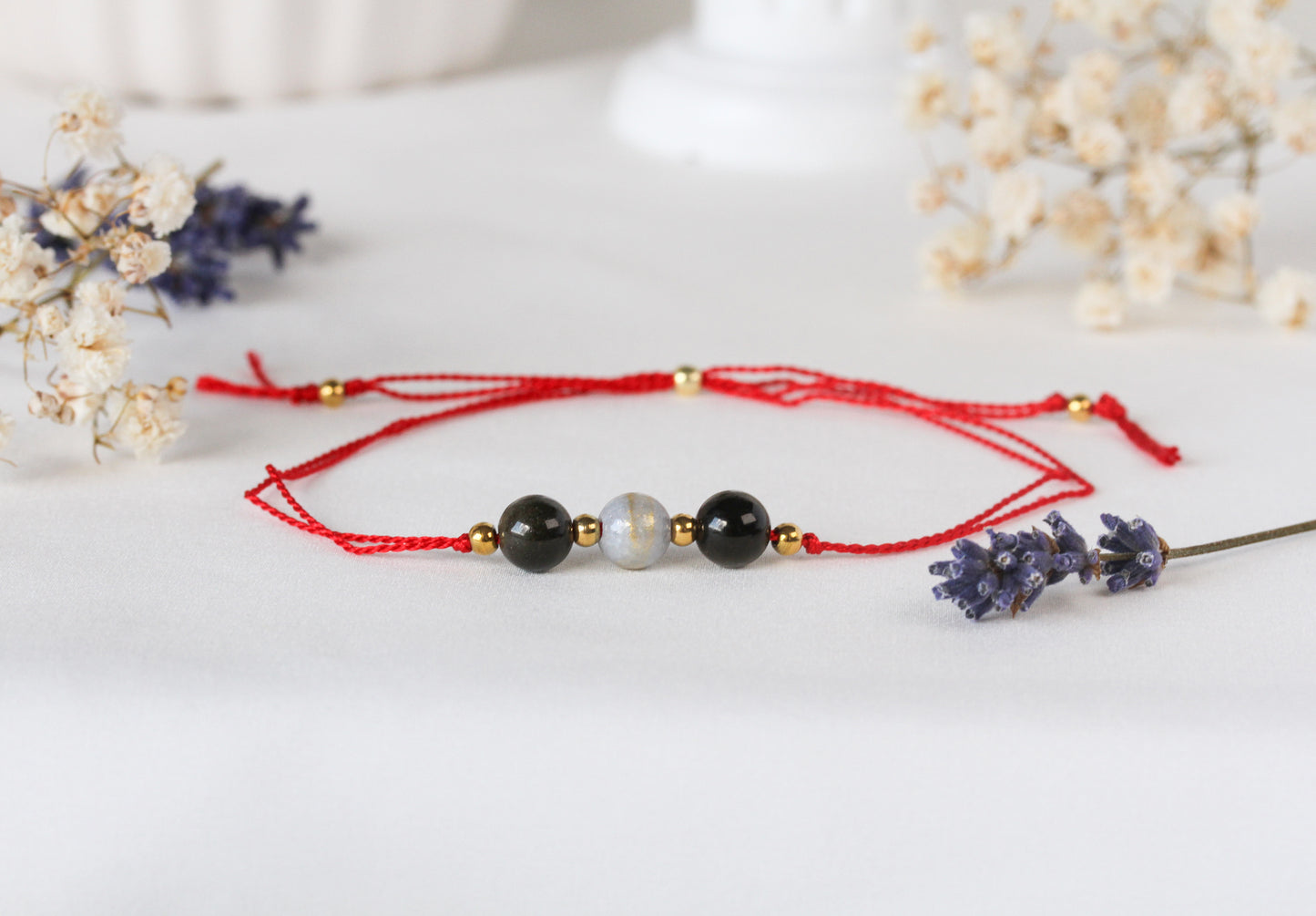 Crimson Veil – Natursteinarmband in Schwarz & Grau