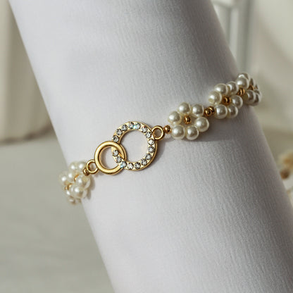 Eternal Pearl – Perlenarmband mit funkelndem Ringelement