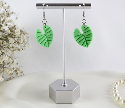 Sommer Neon Monstera – Handgefertigte Bunte Polymer Clay Blatt Ohrringe