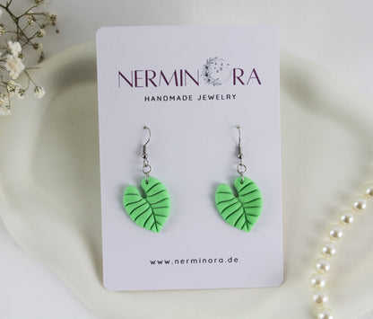 Sommer Neon Monstera – Handgefertigte Bunte Polymer Clay Blatt Ohrringe
