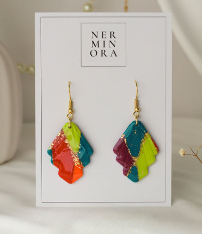 Tropic Rebel – Geschwungene Fächer-Ohrhänger im Patchwork-Look