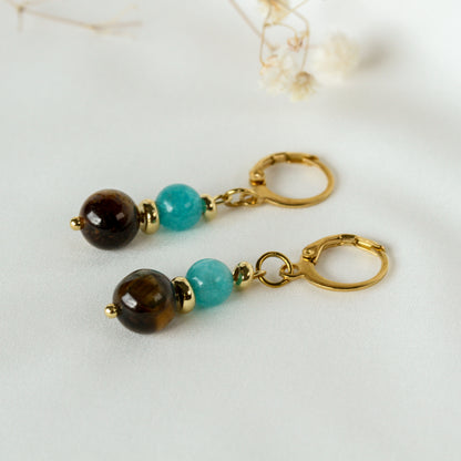 Amber Lagoon – Goldfarbene Ohrringe mit Amazonit und Tigerauge