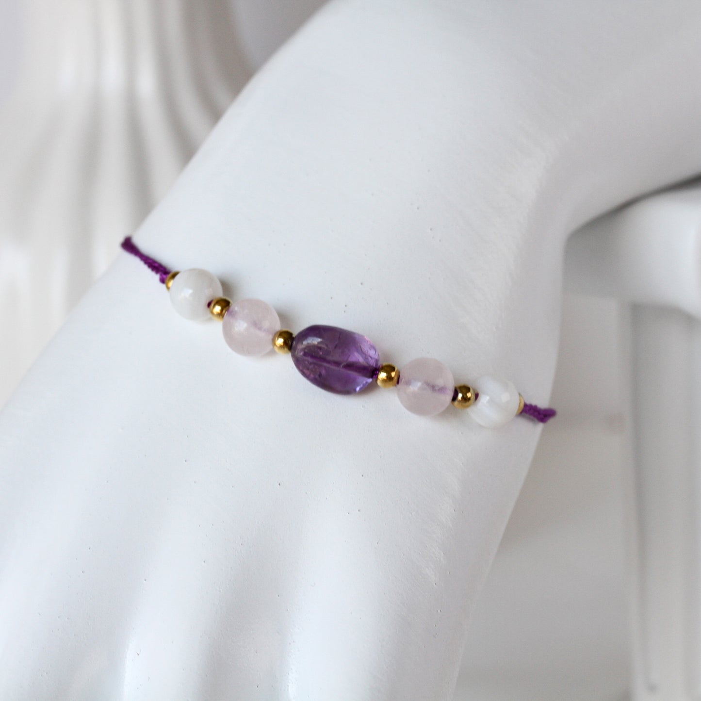 Lilac Harmony – Armband mit Perlmuttperle, Rosenquarz & Amethyst