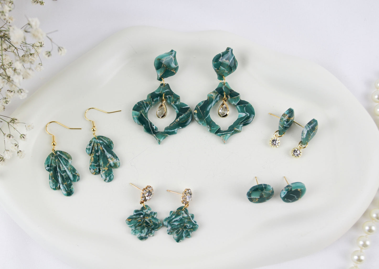 Elegante grün goldene naturinspierierte Verdi Lapponia Polymer Clay Ohrringe - Kollektion
