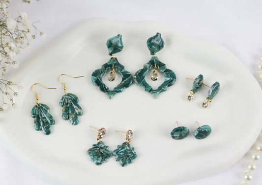 Elegante grün goldene naturinspierierte Verdi Lapponia Polymer Clay Ohrringe - Kollektion