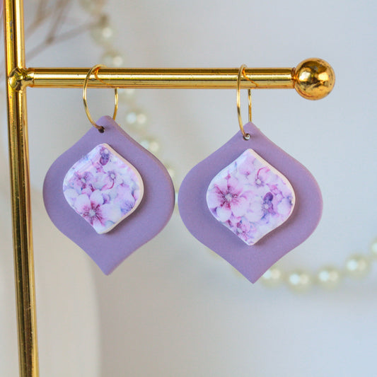 Blossom Whisper Floral Frame – Offene Rauten-Ohrhänger mit buntem Mosaik