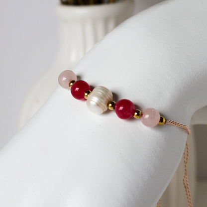 Berry Pearl – Armband mit Rosenquarz, Chalcedon & Süßwasserperle