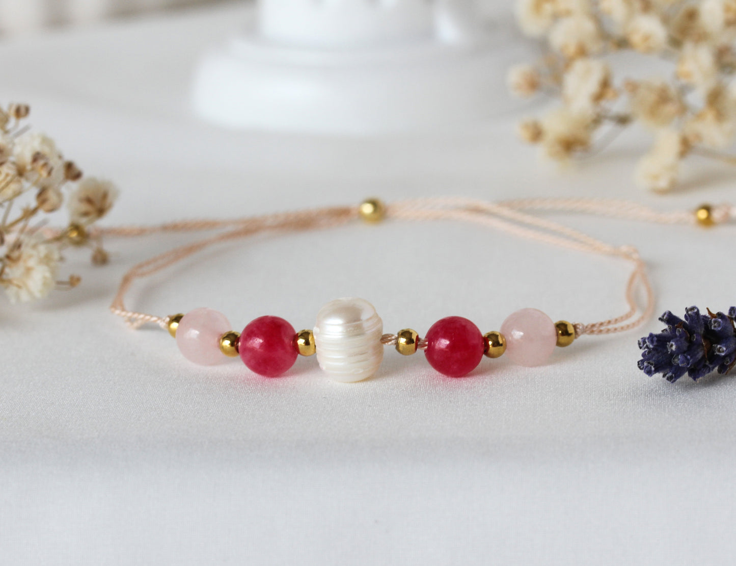Berry Pearl – Armband mit Rosenquarz, Chalcedon & Süßwasserperle