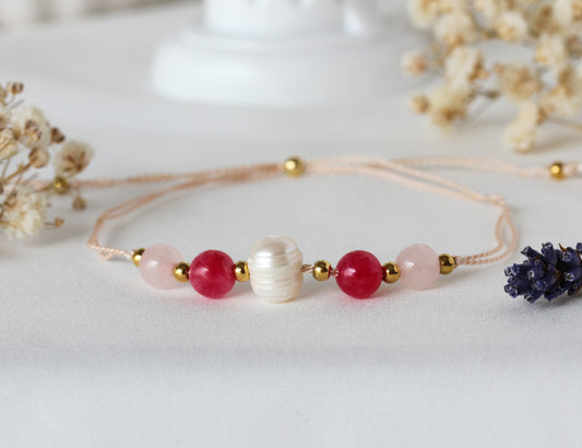Berry Pearl – Armband mit Rosenquarz, Chalcedon & Süßwasserperle
