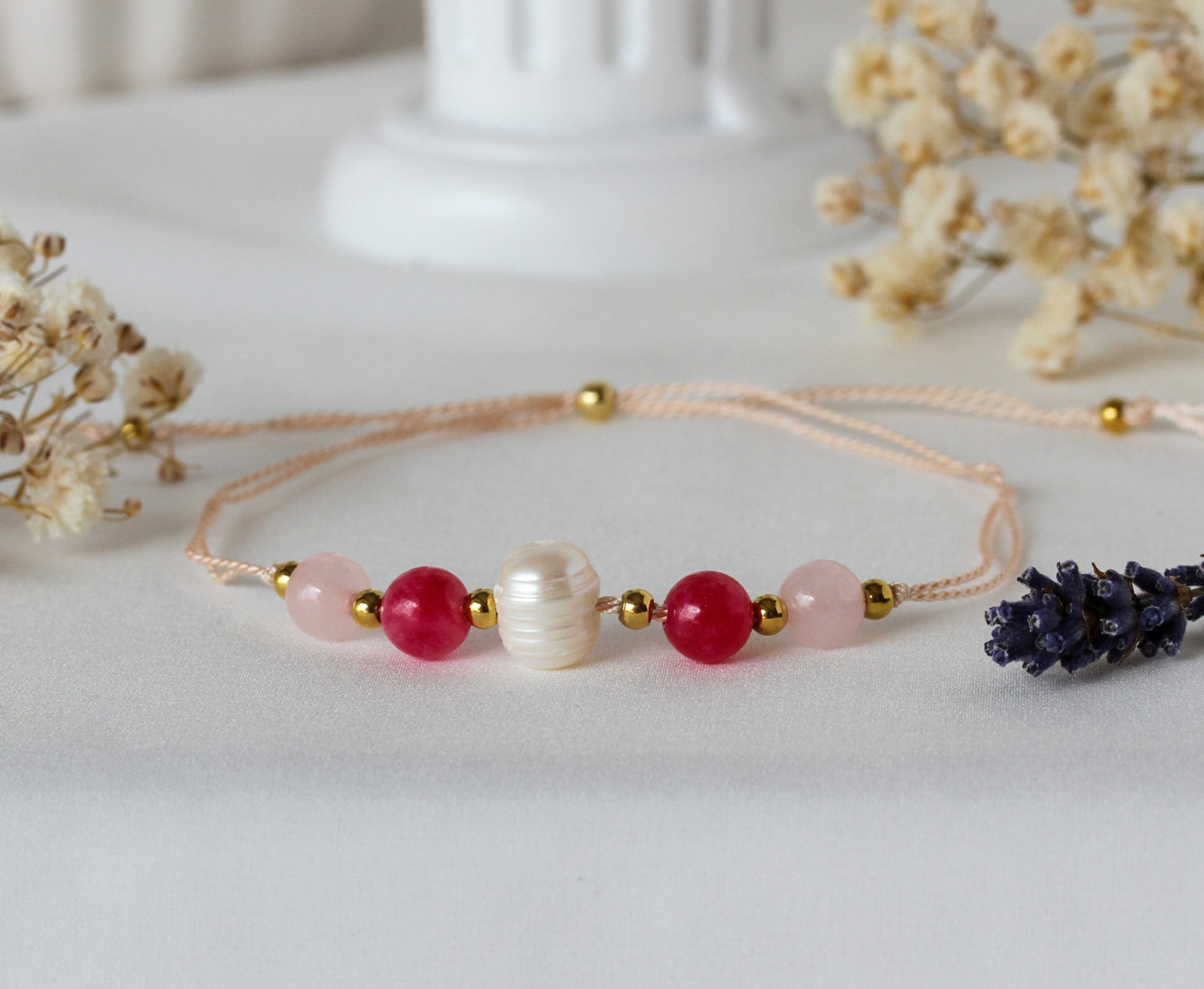 Berry Pearl – Armband mit Rosenquarz, Chalcedon & Süßwasserperle
