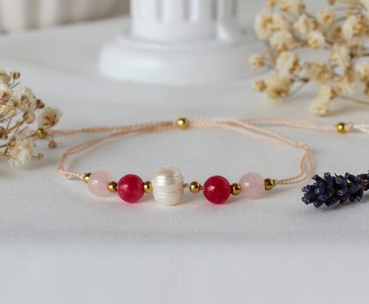 Berry Pearl – Armband mit Rosenquarz, Chalcedon & Süßwasserperle