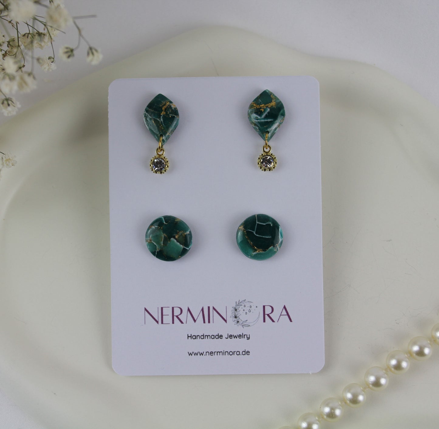 Elegante grün goldene naturinspierierte Verdi Lapponia Polymer Clay Ohrringe - Kollektion