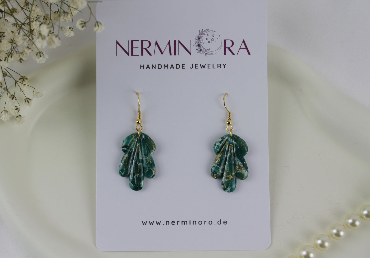 Elegante grün goldene naturinspierierte Verdi Lapponia Polymer Clay Ohrringe - Kollektion