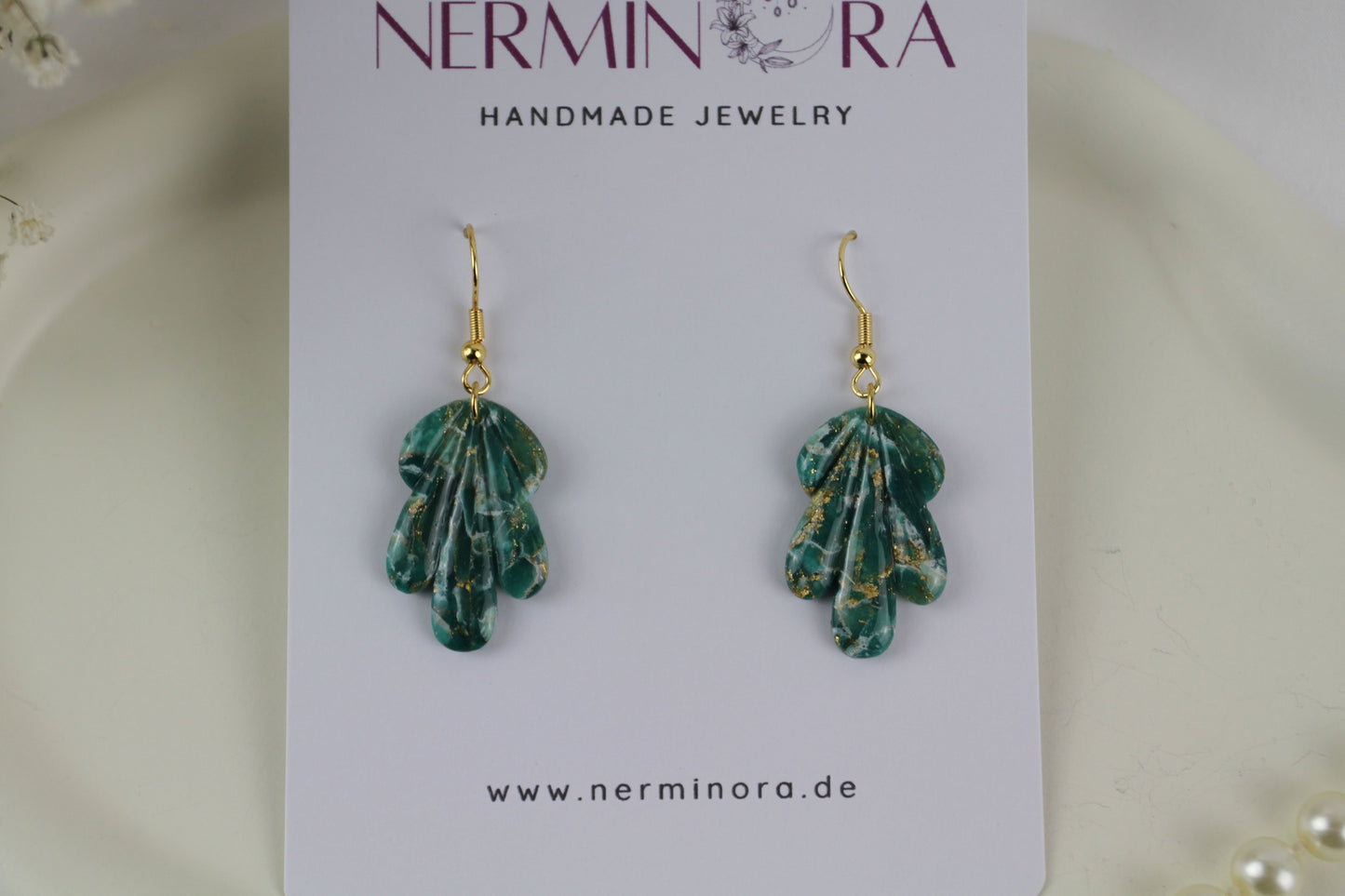 Elegante grün goldene naturinspierierte Verdi Lapponia Polymer Clay Ohrringe - Kollektion