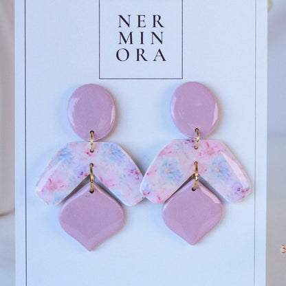 Pastel Soft Bloom – Geometrische Rauten-Ohrhänger in Pastellrosa und Creme