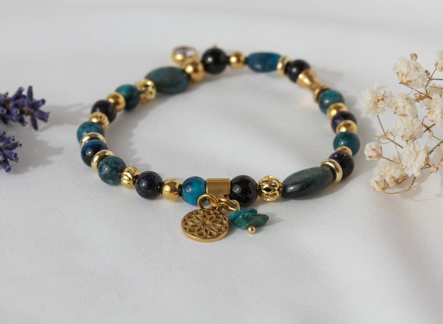 Deep Tides – Natursteinarmband in Blau