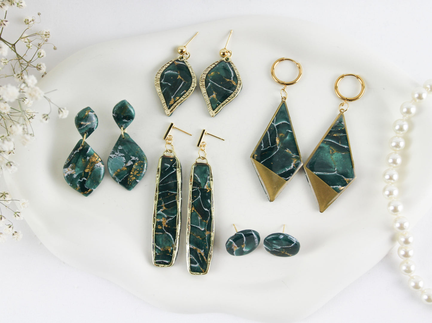 Grüne natursteininspirierte Statement Ohrringe – Kollektion Aureleaf | Handgemacht