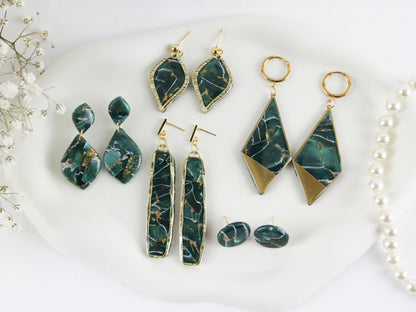 Grüne natursteininspirierte Statement Ohrringe – Kollektion Aureleaf | Handgemacht