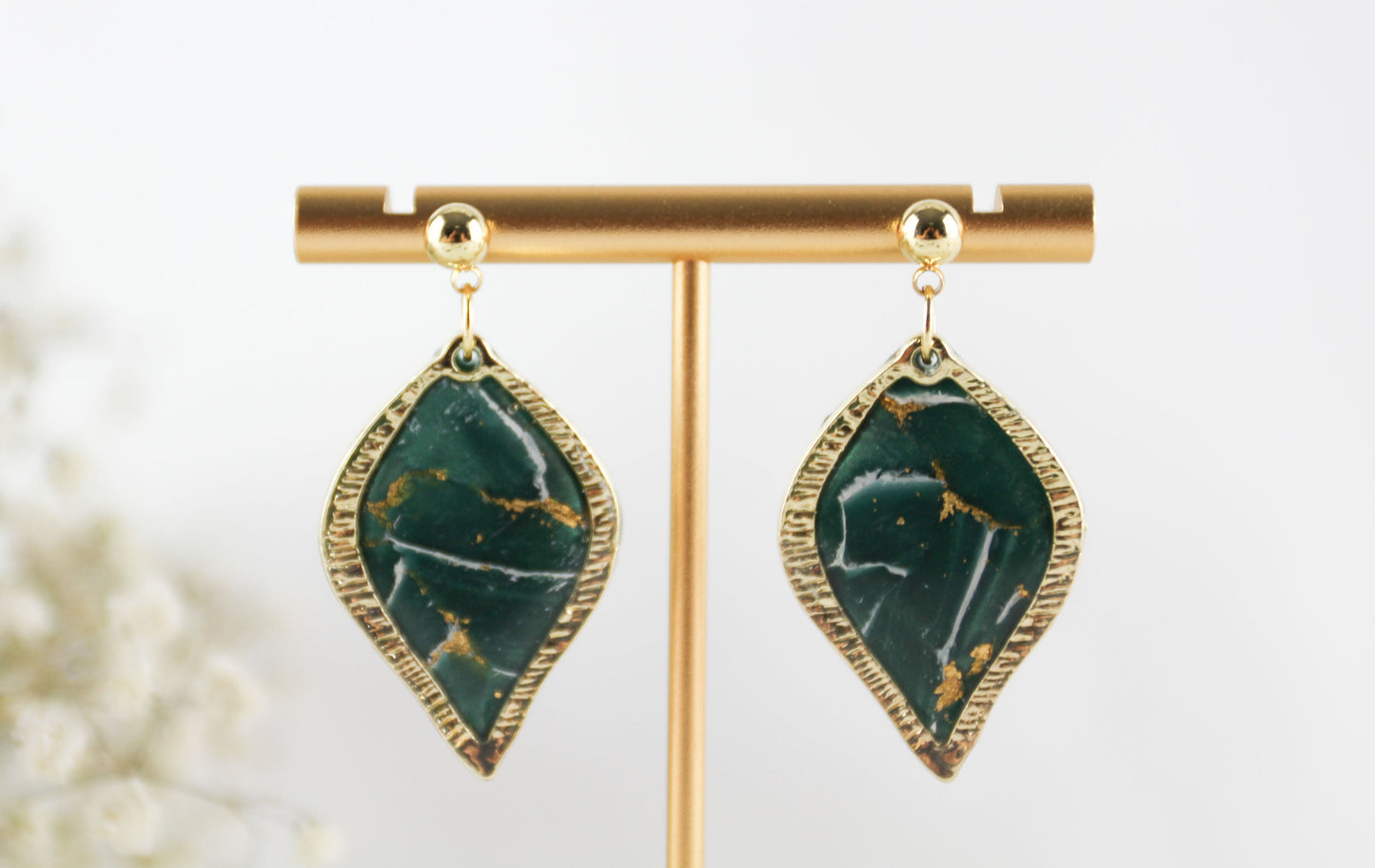 Grüne natursteininspirierte Statement Ohrringe – Kollektion Aureleaf | Handgemacht