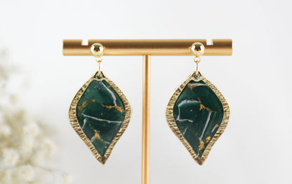Grüne natursteininspirierte Statement Ohrringe – Kollektion Aureleaf | Handgemacht