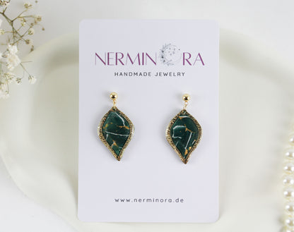 Grüne natursteininspirierte Statement Ohrringe – Kollektion Aureleaf | Handgemacht