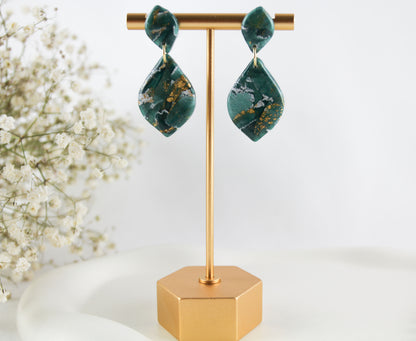 Grüne natursteininspirierte Statement Ohrringe – Kollektion Aureleaf | Handgemacht