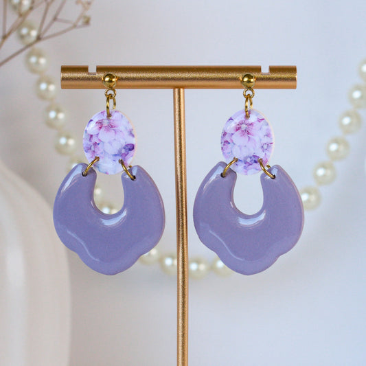 Velvet Blossom Mauve Flow – Elegante Ohrhänger in Mauve mit Blütenelement