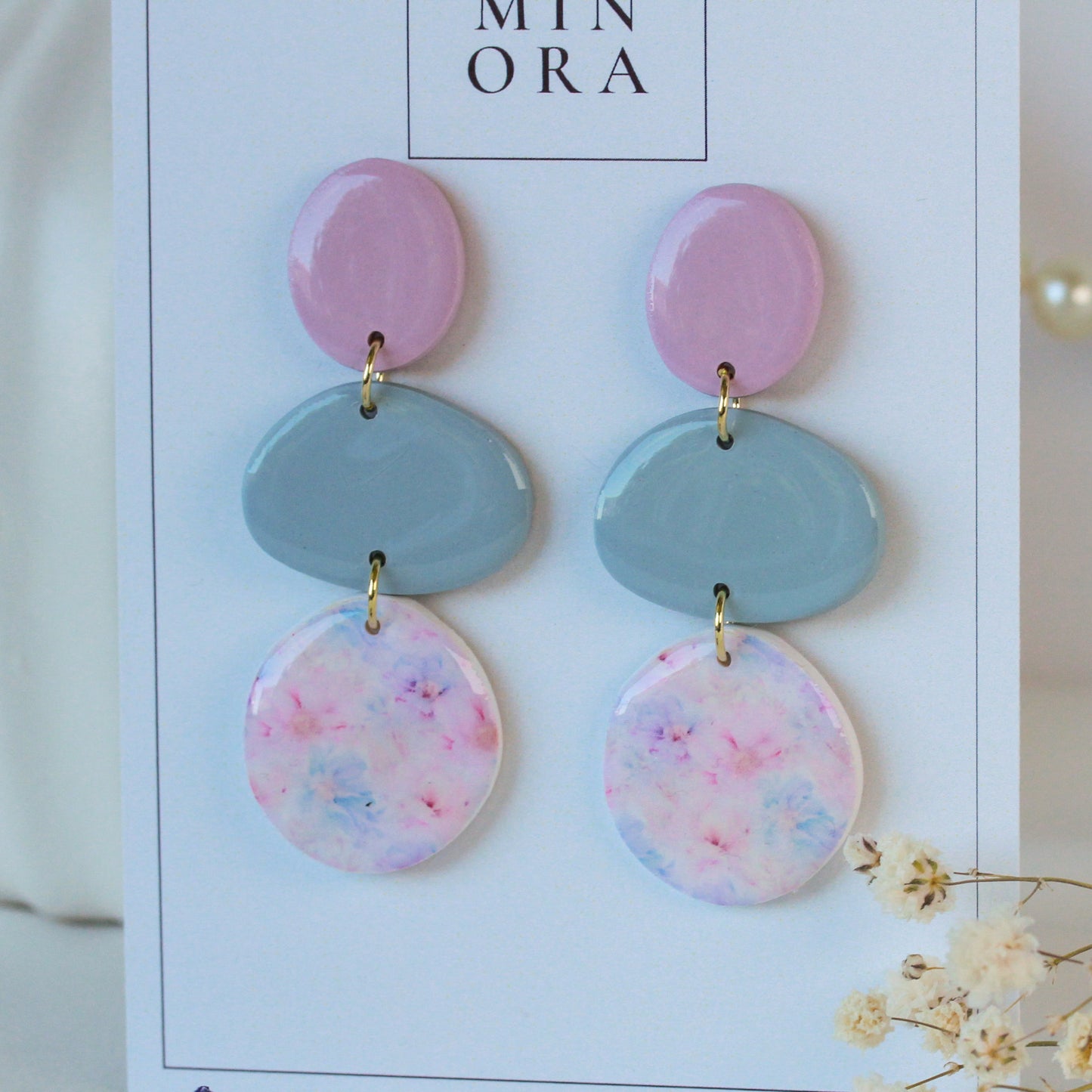 Soft Bloom Pastel Poetry – Dreistufige Kiesel-Ohrhänger mit Blütenmarmorierung