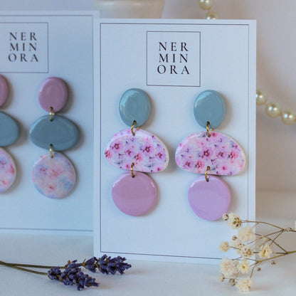 Blush Garden Arc – Pastellfarbene Ohrhänger mit floralem Bogen