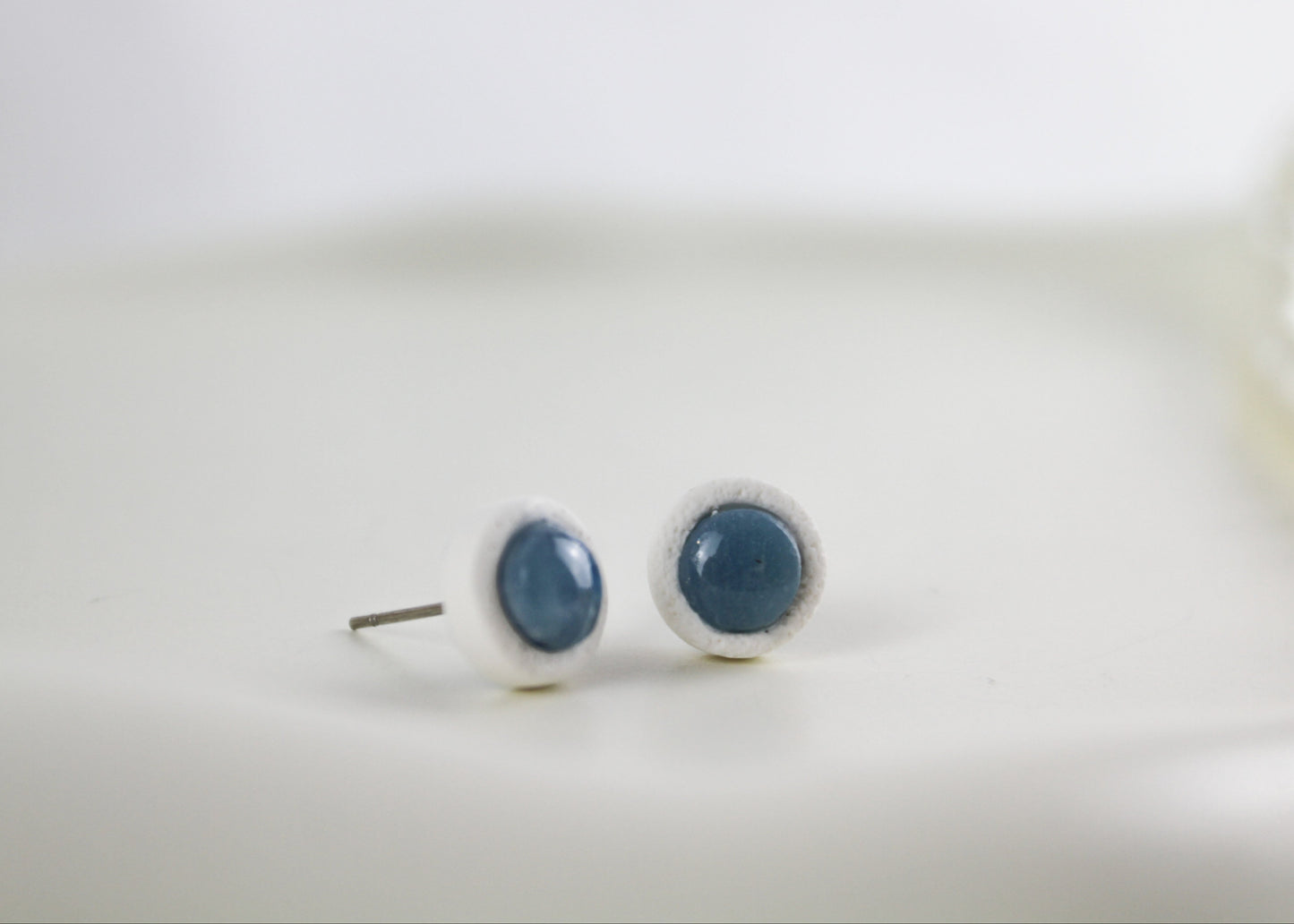 Blau weiße Tropfen Hänge Polymer Clay Ohrringe