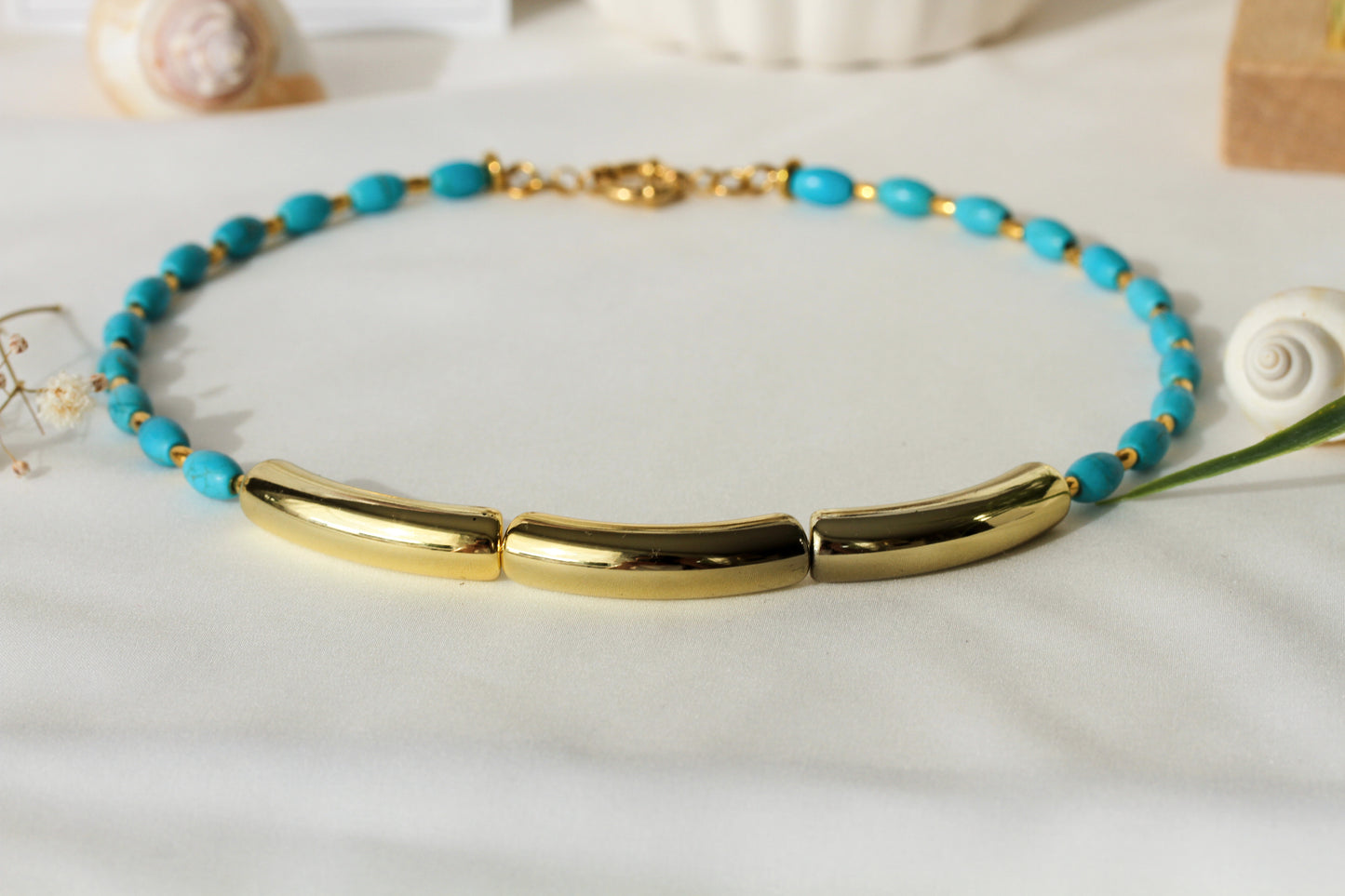 Helios Horizon – Türkise Halskette mit goldenen Bogenelementen