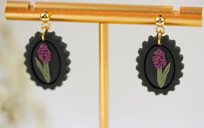 Lavendel Bilderrahmen Ohrringe – Kleine florale Polymer Clay Ohrringe
