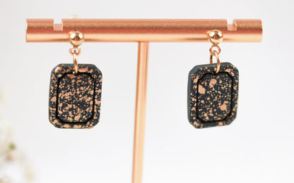 Schwarz-Gold Mini Statement Ohrringe – Handgefertigte Polymer Clay Ohrringe