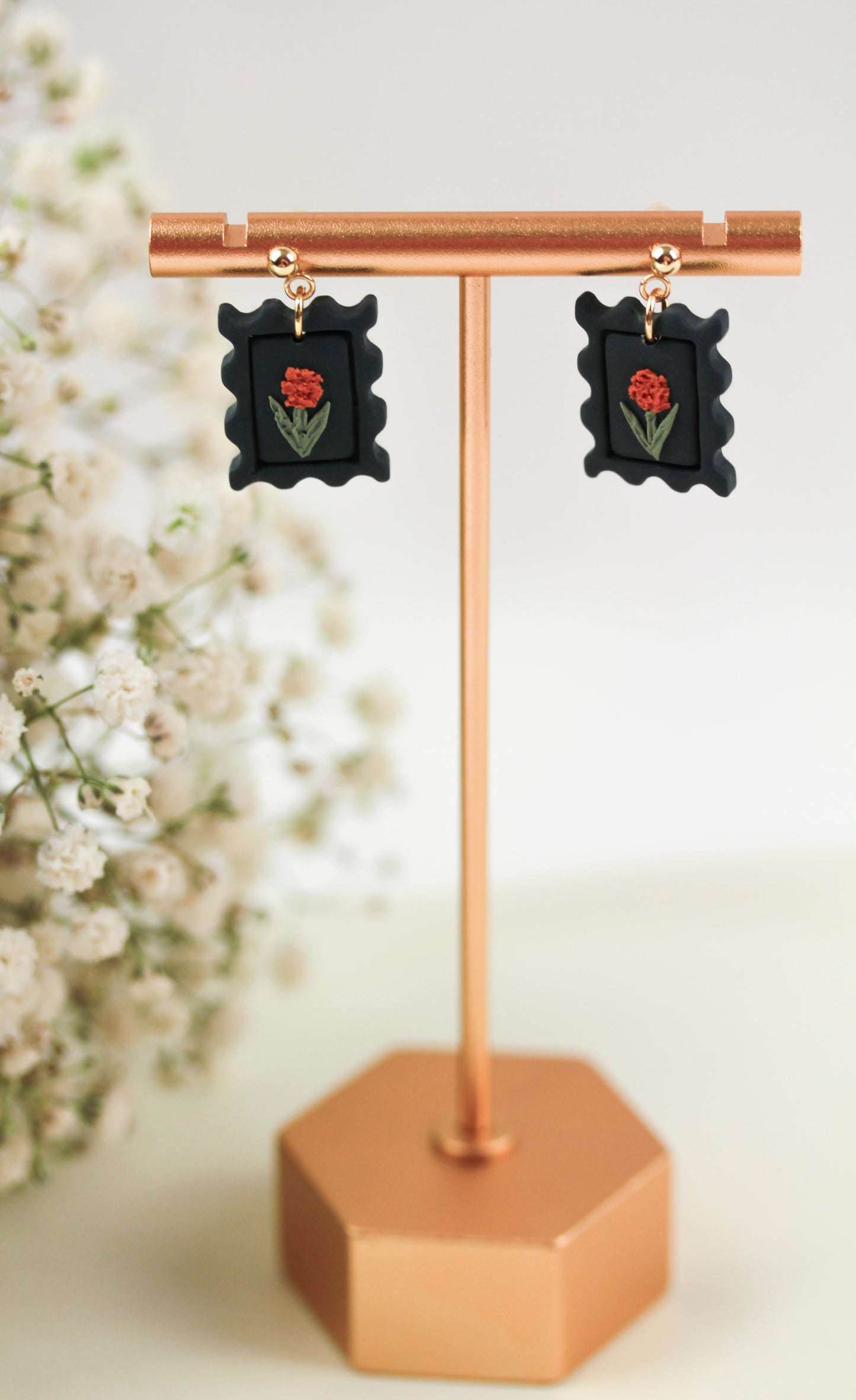 Marigold – Kleine handgefertigte Blumen-Ohrringe aus Polymer Clay