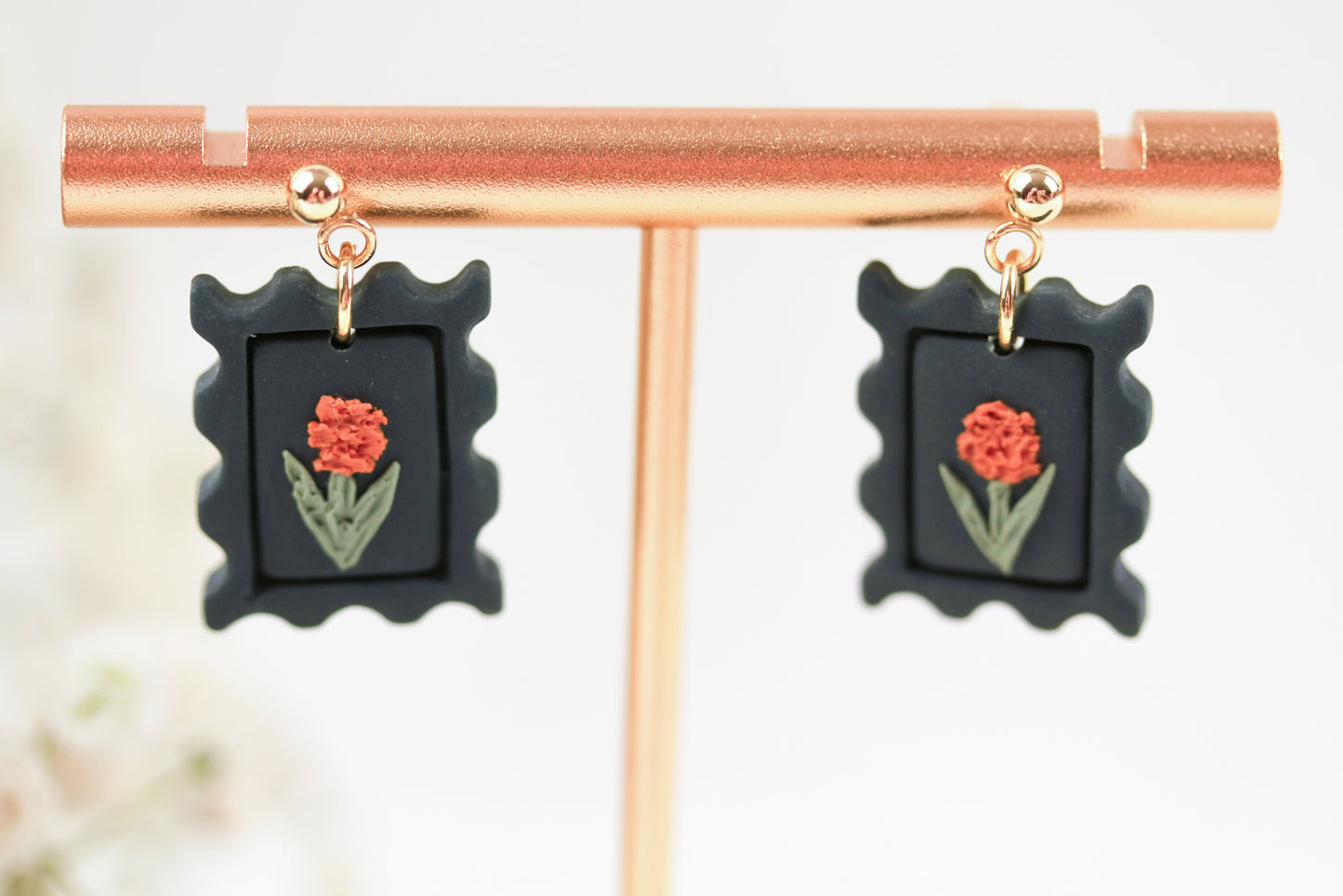 Marigold – Kleine handgefertigte Blumen-Ohrringe aus Polymer Clay