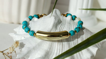 Eudora Curve – Türkises Armband mit goldenem Bogenelement