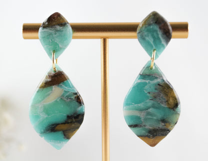 Tasmania Ocean Rocks Ohrringe – Handgefertigte Polymer Clay Statement Ohrringe inspiriert von Meer & Felsen