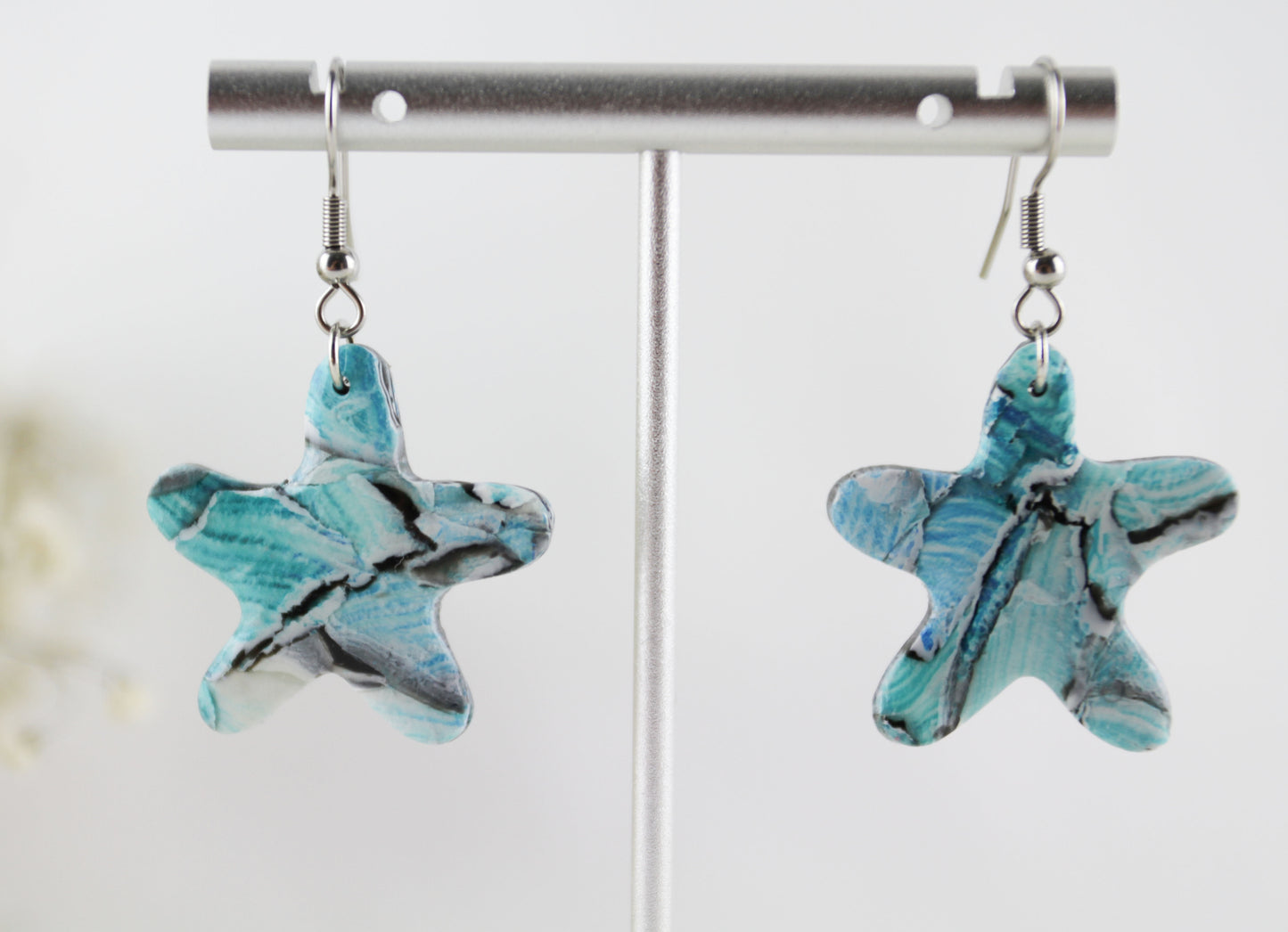 Meeres Briese Blau Weiße Polymer Clay Ohrringe