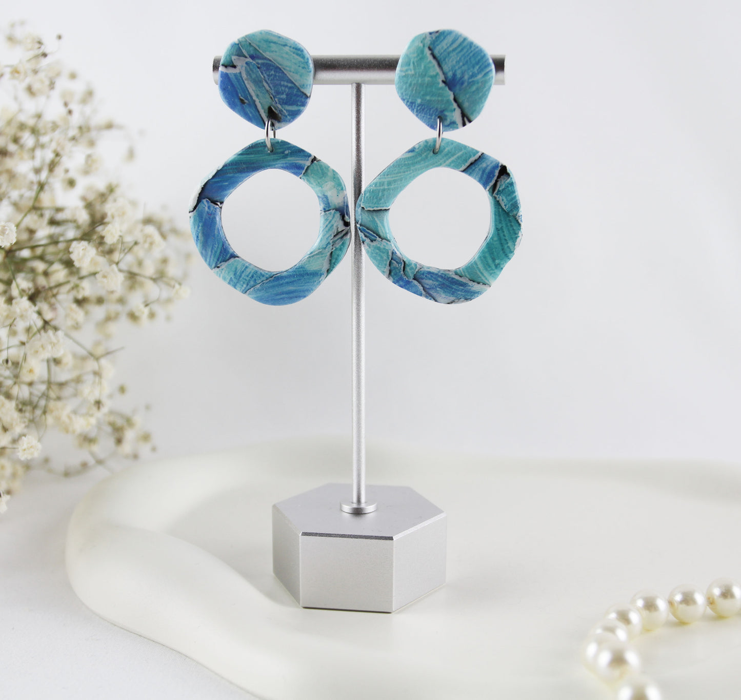 Meeres Briese Blau Weiße Polymer Clay Ohrringe