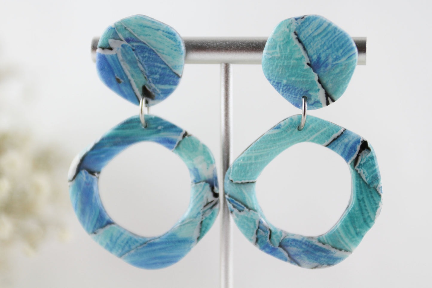 Meeres Briese Blau Weiße Polymer Clay Ohrringe