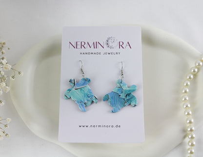 Meeres Brise Blau-Weiß – Handgefertigte Polymer Clay Statement Ohrringe | Sommerkollektion