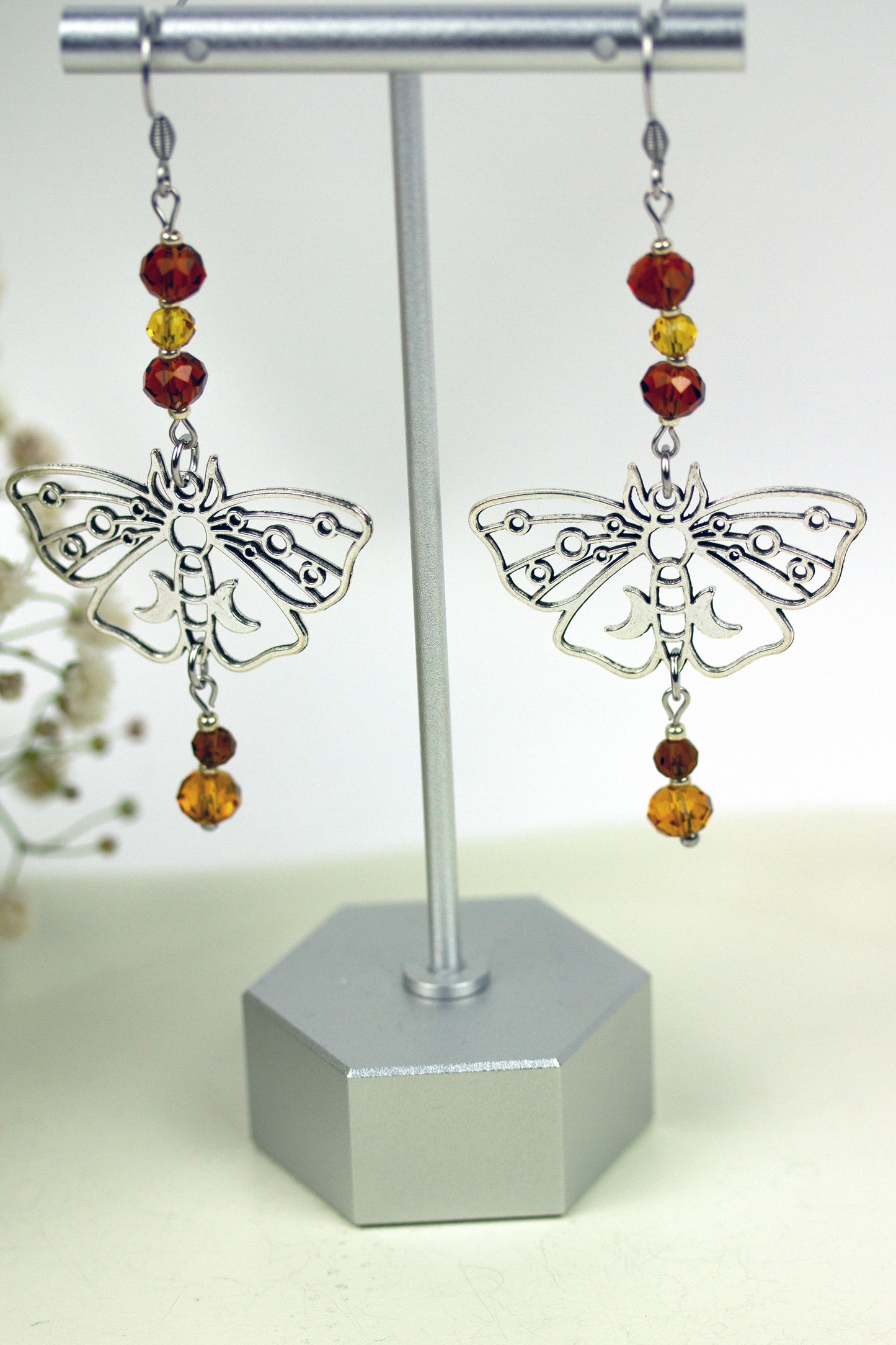 Silver Butterfly Ohrringe mit gelb-braunen Kristallperlen – Amberwing Kollektion
