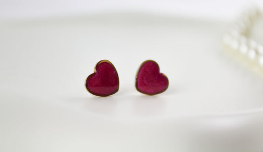 Kleine Rosenrote Herz Resin Ohrstecker In Goldfarbiger Herzfassung
