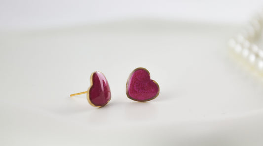 Kleine Rosenrote Herz Resin Ohrstecker In Goldfarbiger Herzfassung