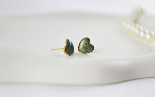 Small Green Resin Stud Earrings In Gold-Colored Heart Setting