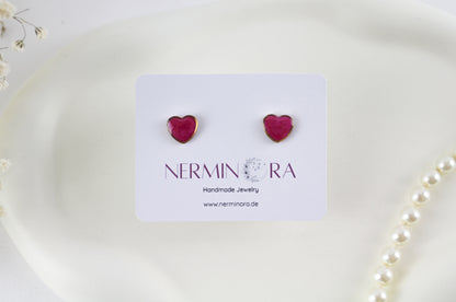 Mini Rosenrot Herz Harz Ohrstecker – Handmade Heart Studs