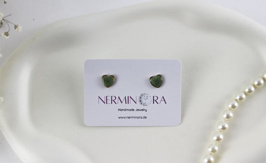 Small Green Resin Stud Earrings In Gold-Colored Heart Setting