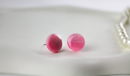 Zarte Rosa Schimmer Ohrstecker – Kleine Polymer Clay Ohrringe | Handgemacht