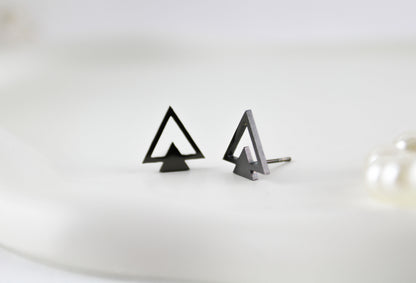 Unisex Dreieck Ohrstecker – Schwarze geometrische Statement Ohrringe
